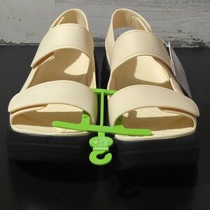 Crocs women’s Damen Skyline Sandal Vanilla/Black -Size:10